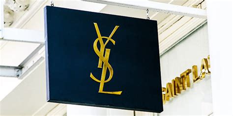 rivenditori yves saint laurent bari|Bari, inaugurato il nuovo store Yves Saint Laurent in via Sparano .